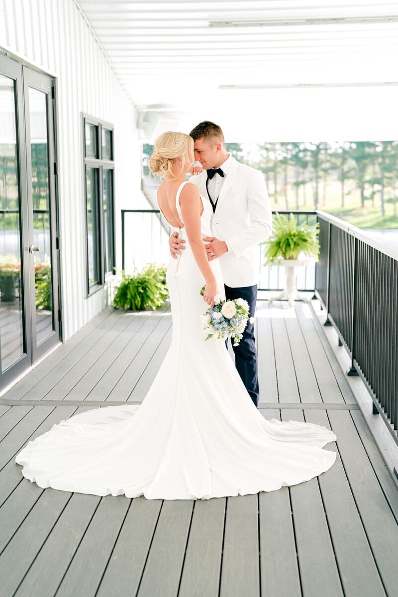 bride-groom-celebration-kiss