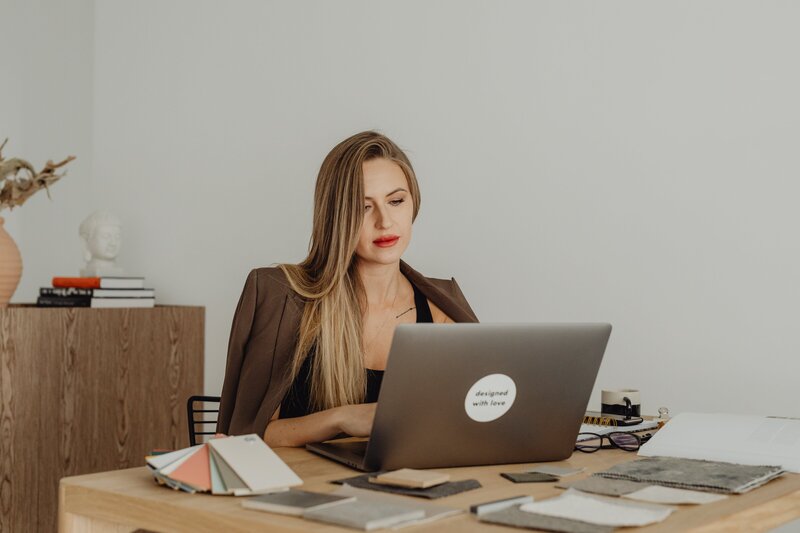 girl sitting at desk working on laptop
