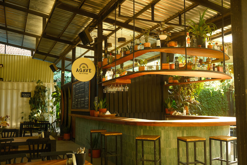 Outdoor cafe with tropical warm vibes