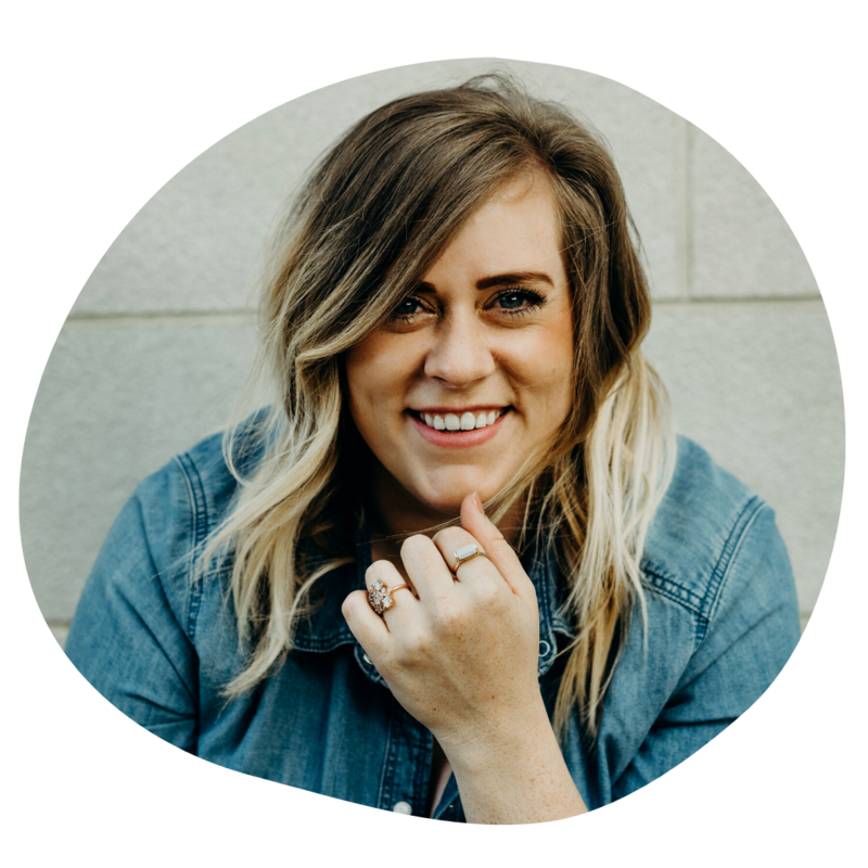 Laura Kelly  is a life and business coach offering private 1-on-1 coaching for side hustlers and small business owners who want to grow their businesses
