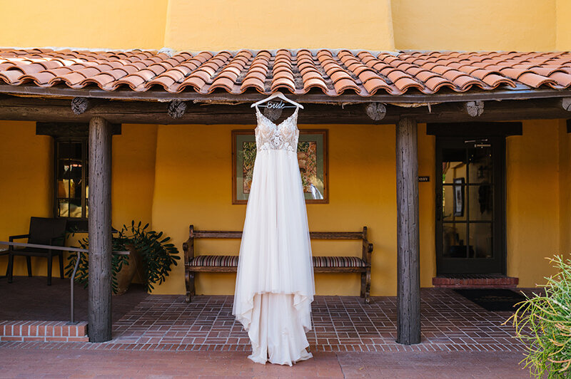 Westward Look Wedding by Tucson Wedding Photographer, Meredith Amadee Photography