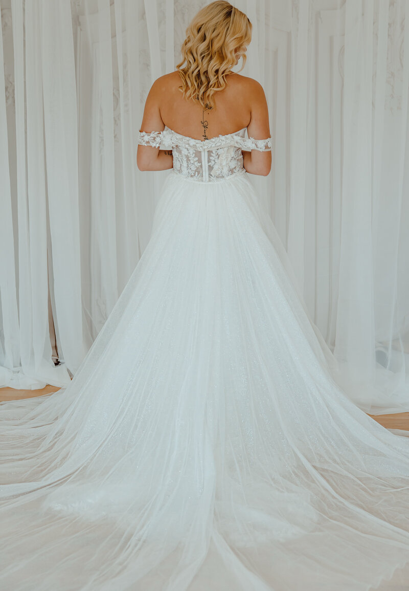 Haley w: overskirt back closeup 