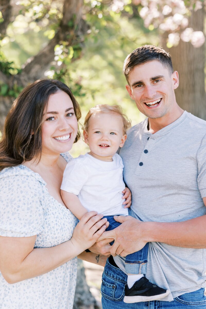 family-photos-at-arborteum-cherry-blossom-ottawa