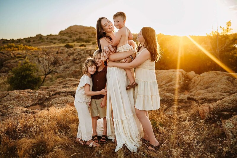 dallas-family-photography-mom-with-kids-sunset-paula-goforth