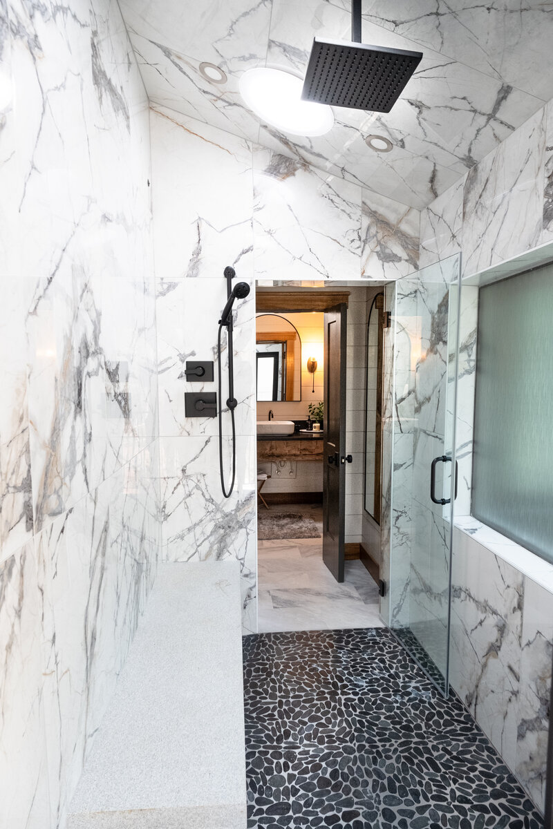 BLACKROCK KING SUITE BATHROOM 3