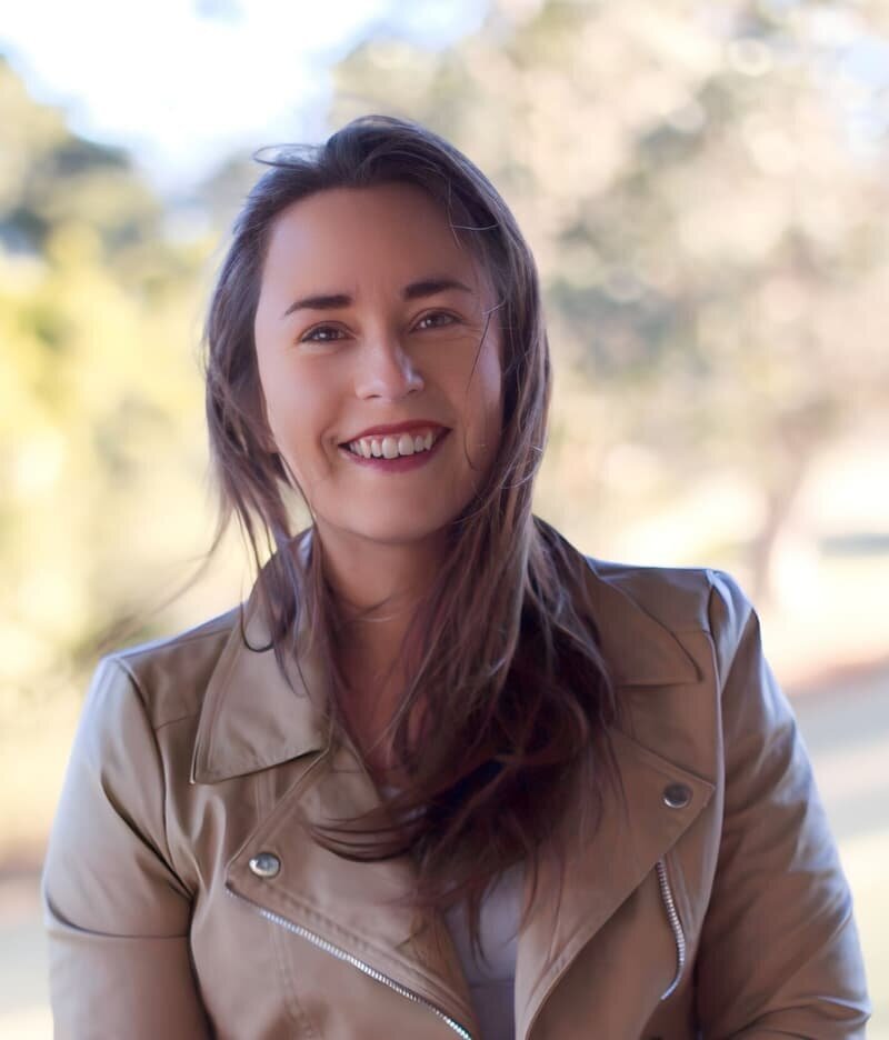 Portrait of Rachelle Deem, website designer and online course creation strategist