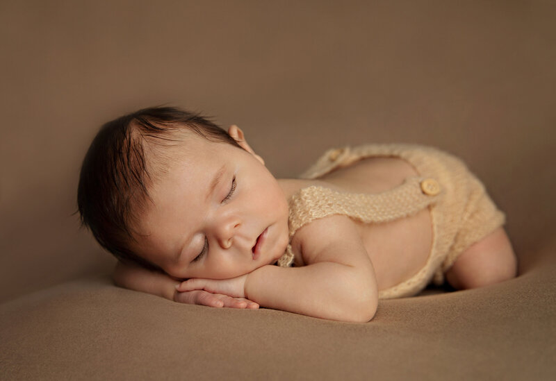 newbornbabyboynewfamilynewbabybestphotographertudiofamilybirthdaynewbornboyamilynewborngirlfirstbirthdayportraiturephotographystudioportraitsnewborngirlboyfamilyEvaMaganaPhotographychildphotographer (9 of 43)