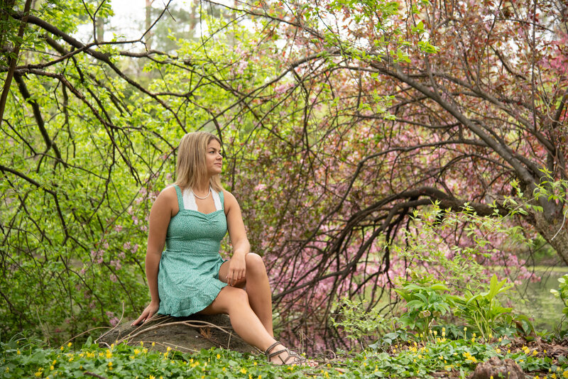 StrongsvilleOhioSeniorPhotosGardenviewHorticulturalParkPositivelyPortraits17