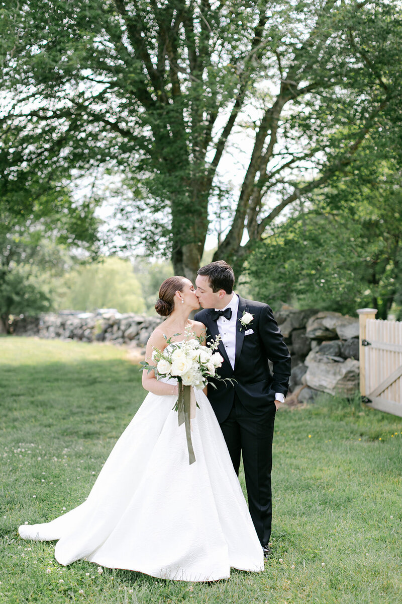 bride-groom-summer-wedding