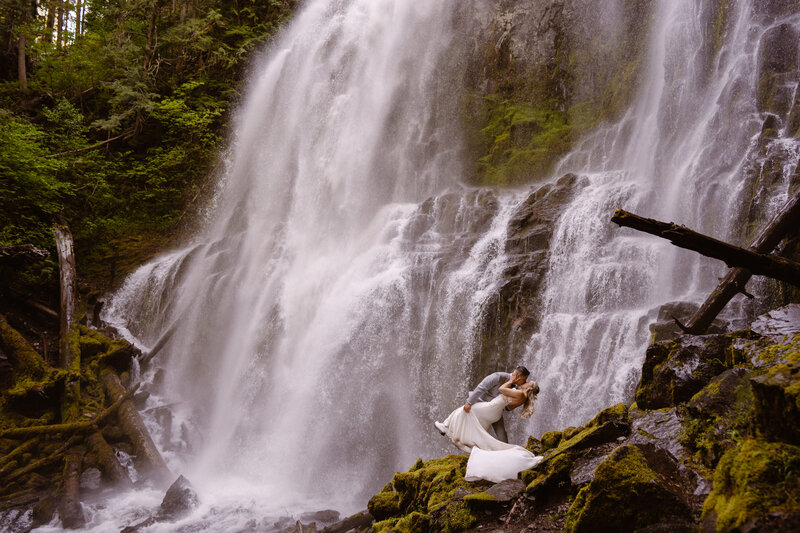 proxy falls engagement photo in oregon