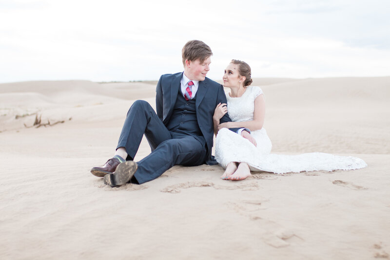 elopement photograhy at utah sahira sand dunes