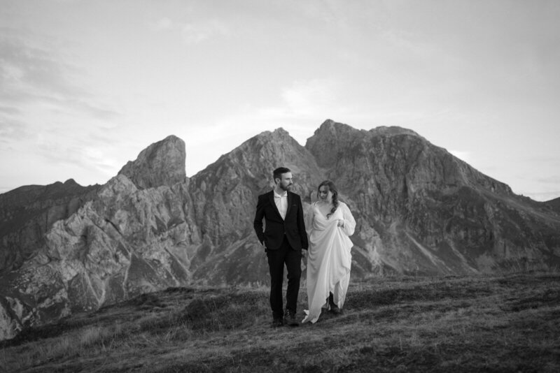 dreamy adventure elopement  at the Italian Dolomites