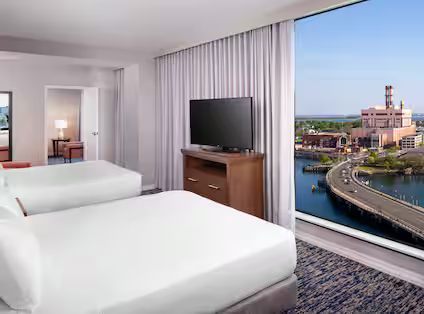 homewood-double-queen-one-bedroom-suite-with-view