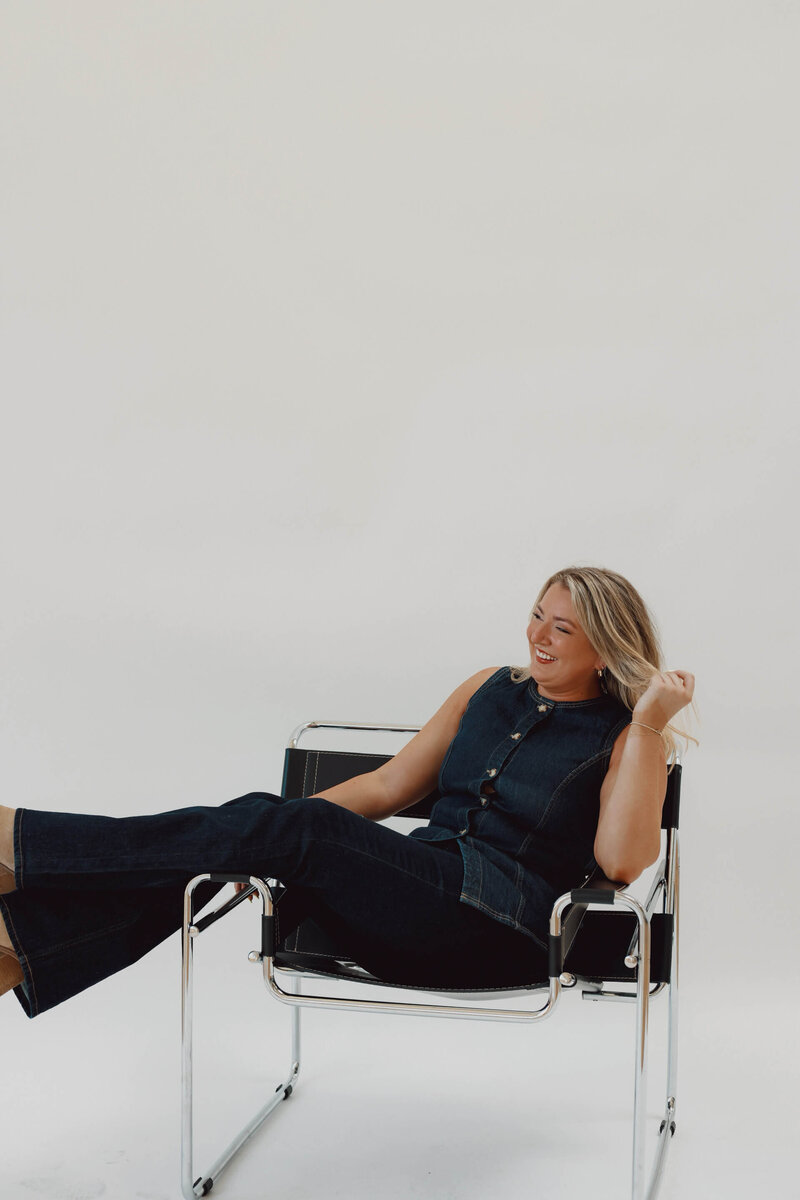 A relaxed portrait of the founder of The Aesthetic Edit, showcasing her approachable style. Her posture reflects the ease and creativity behind the aesthetic website design and marketing strategies offered.
