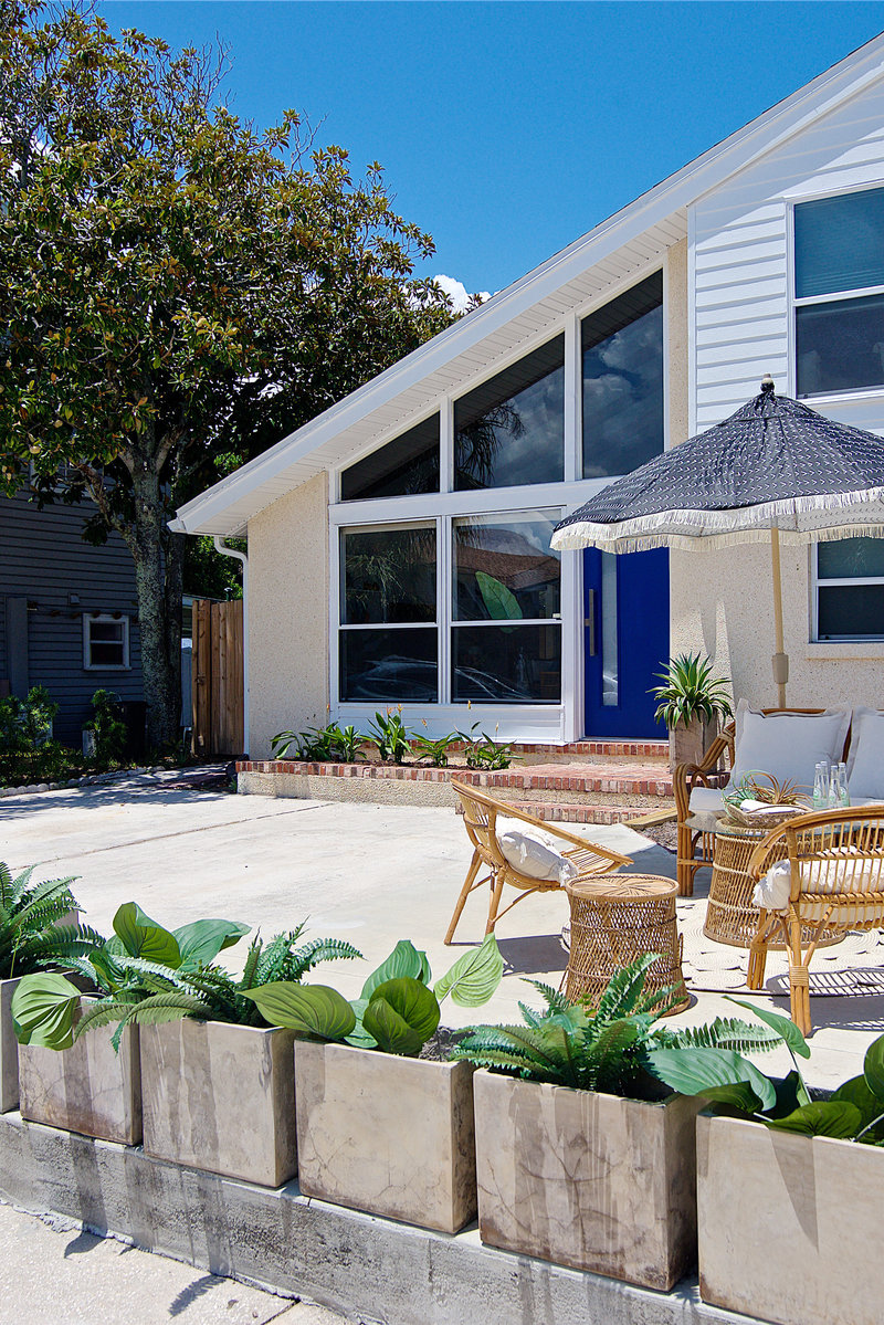 This mid century modern beach bungalow gets a bright refresh by Denver based interior designer Fernway & Avalon