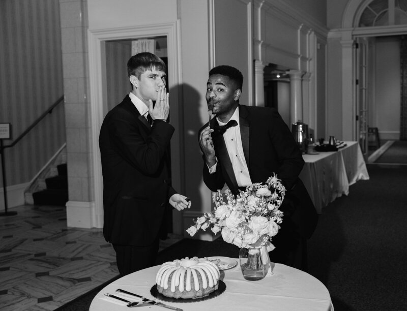wadsworth-reception-guests-eat-cake