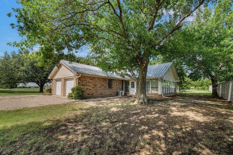 Texas home with large backyard for sale in Nocona Texas