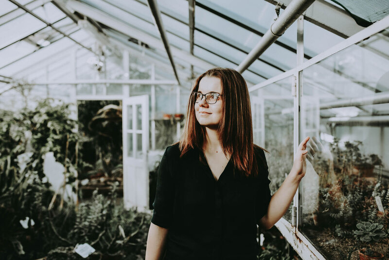 Ieva Dalbina, launch copywriter for course creators & founder of The Copy Sanctuary, looking towards the left.
