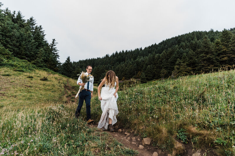 Oregon-adventure-elopement-photographer-1