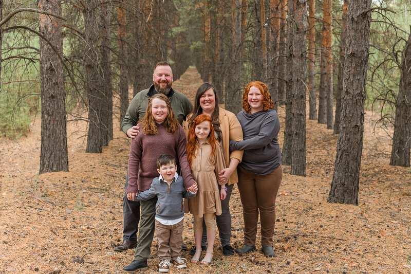 2024-krystal-moore-photography-sask-forest-family-session-fall-6