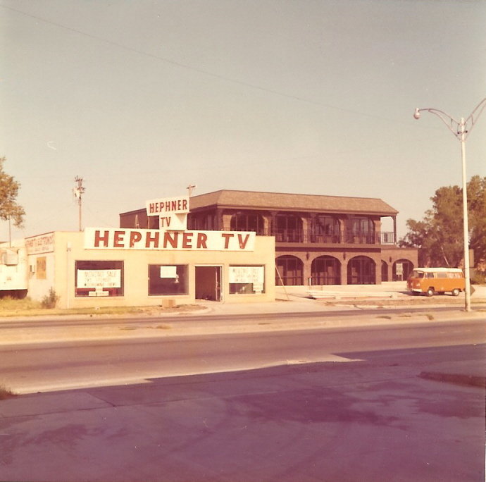 New & Old Store 1976-cropped