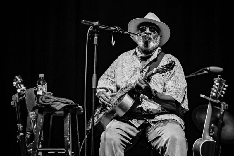Light Shifter Studios photographs the legendary blues musician Taj Mahal in Greenville, South Carolina. 