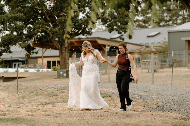 EMILY VANDEHEY PHOTOGRAPHY -- Oregon  Wedding Photographer -- Abbey Road Farm, Carlton, Oregon -- Willammette Valley Wedding -- Hannah + Steve -- VENDORS-6