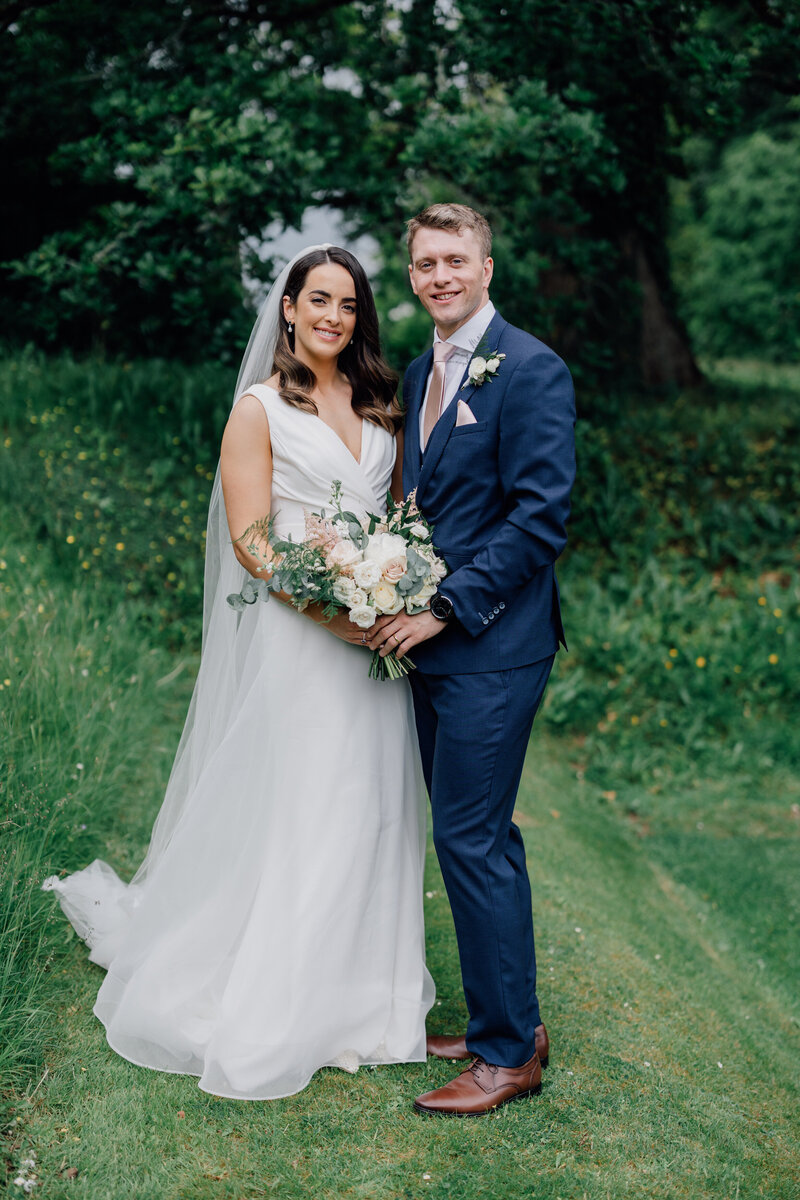 couples-portraits-outdoors-at-mount-juliet