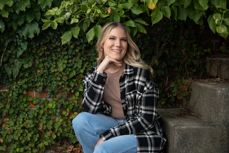 MedinaSquareMedinaOhioSeniorPhotosPositivelyPortraits5