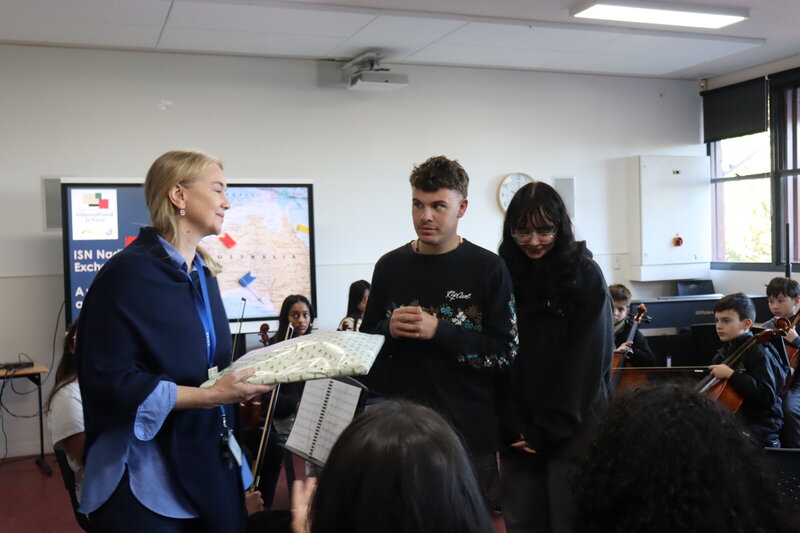 gift from fiji students