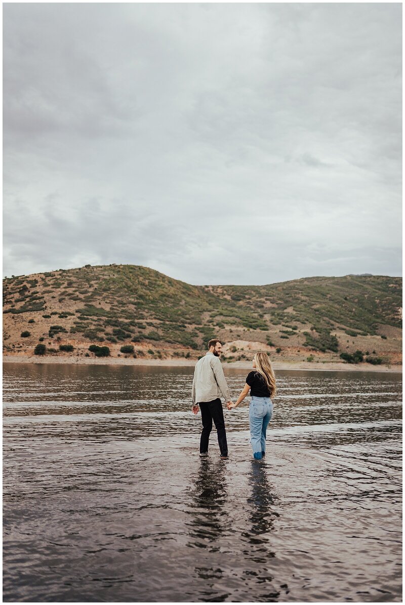 Twin Falls Wedding Photographer | couple walking hand in hand in the snake river in twin falls idaho