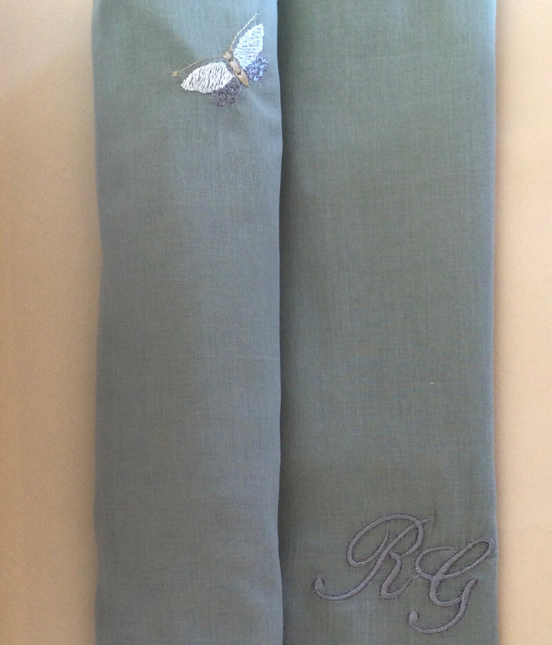 Chèche papillon  VERT D'EAU-Broderie Gris & Blanc