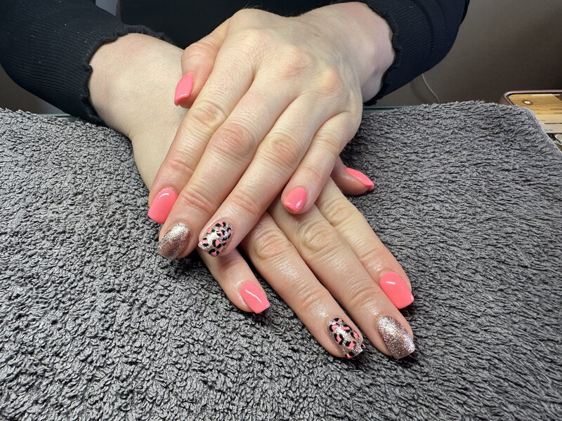 pink-gold-leopard-nails