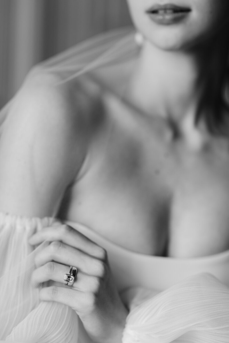 gold-emerald-cut-wedding-band