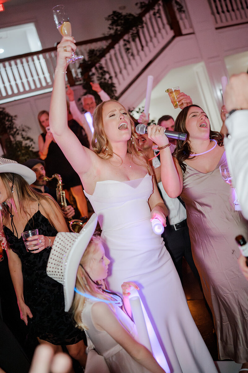 Bride dancing in the dance floor