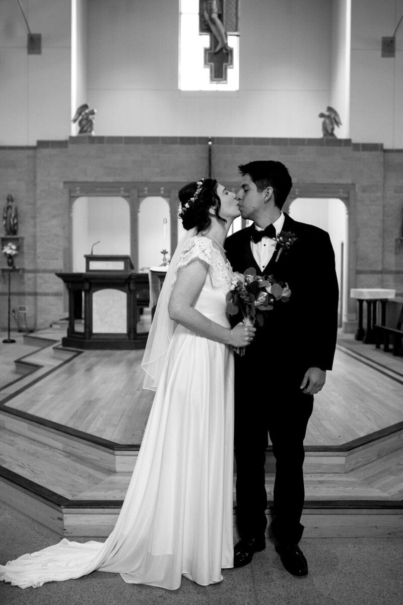 classic-and-documentary-style-wedding-photography-125