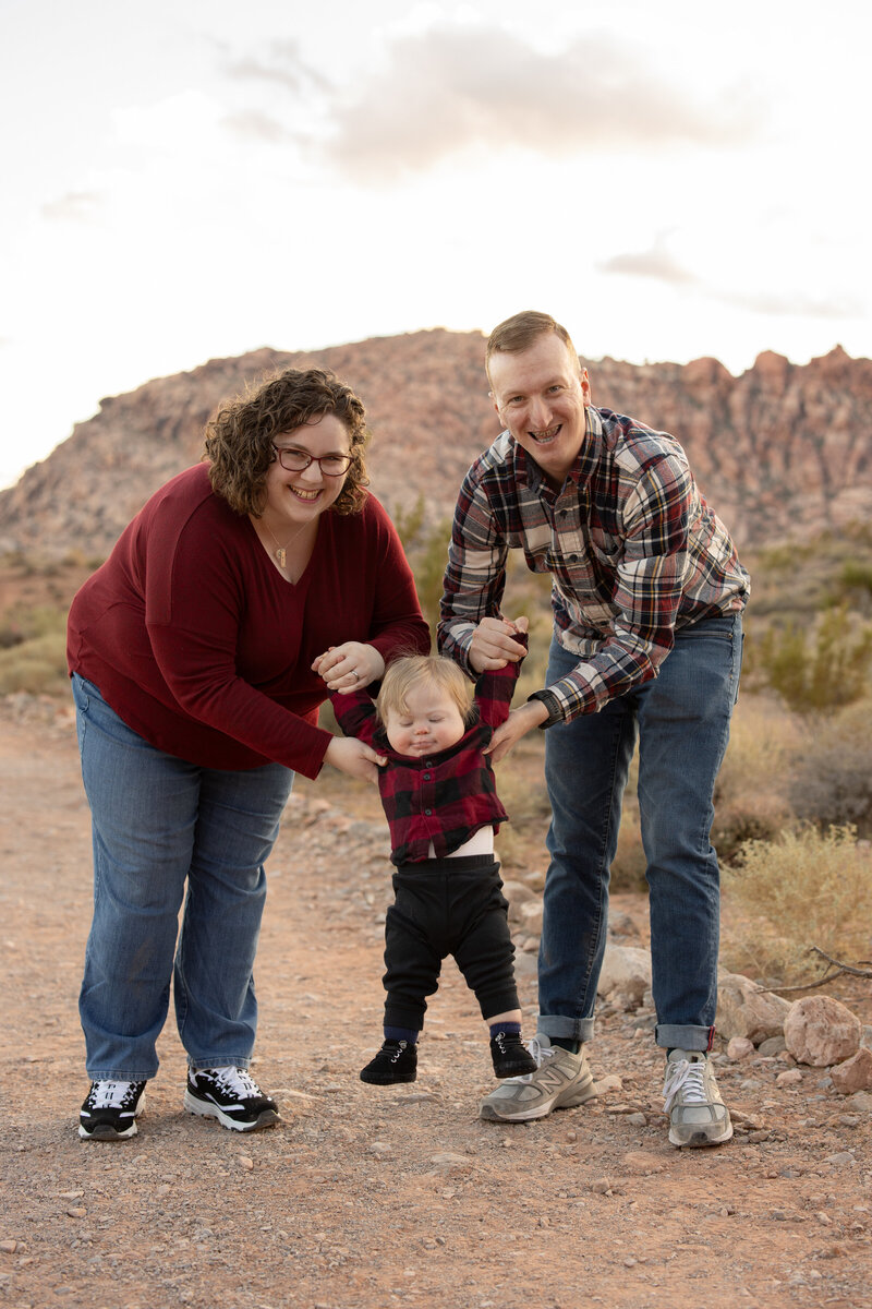 parents with their son at red rock in Las vegas during a family session by alexis dean photography