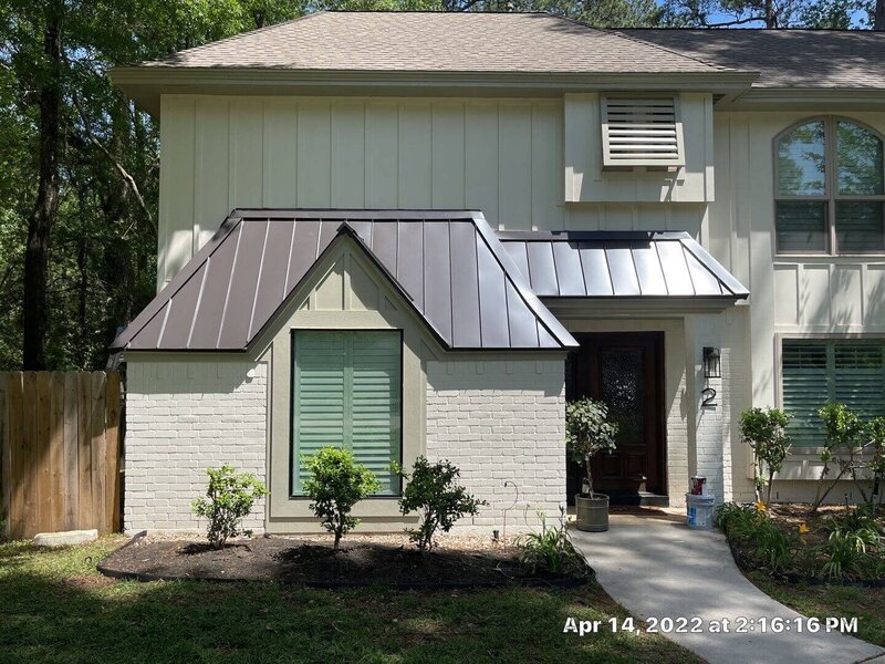 Metal roofing in Tomball.