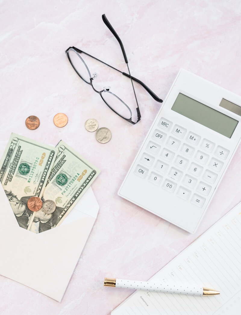 color-joy-stock-female-entrepreneur-finance10