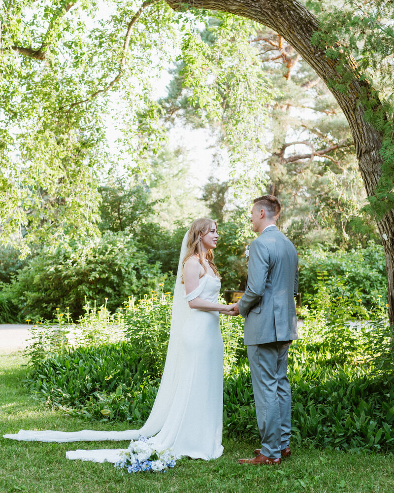 We offer timeless and elegant wedding photography all throughout Saskatchewan