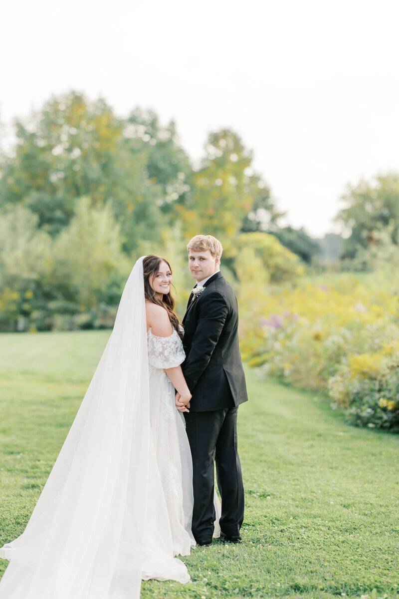BreezewayBarnsandGardenWeddingPerry,NYKelseeRislerPhotography-Kaiden+Dominique-919