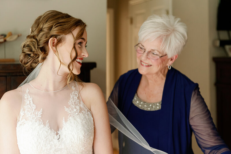 Tampa-Florida-wedding-Photographer-getting-ready-wedding-day-portraits-bridal-portraits-florida-wedding-photographer42