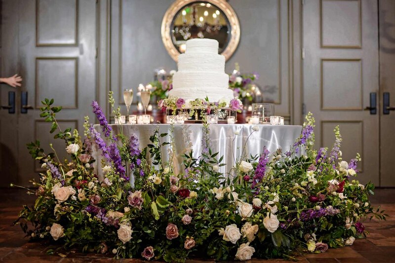 BucketsandBlooms_WeddingDesign_CakeTable