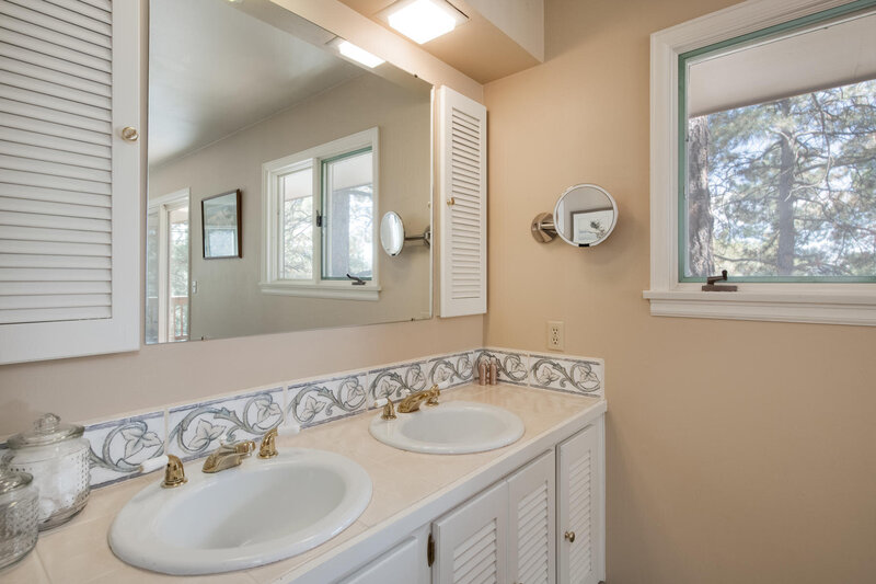 2907 S Hiwan Drive-020-5-Master Suite Bathroom-MLS_Size
