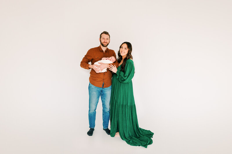Springfield Mo newborn photographer Jessica Kennedy of The Xo Photography captures parenting holding swaddles newborn baby boy