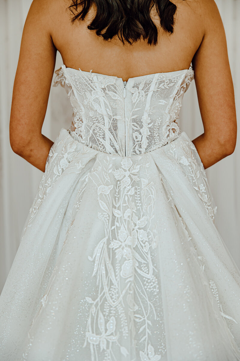 Sadie w: overskirt closeup back
