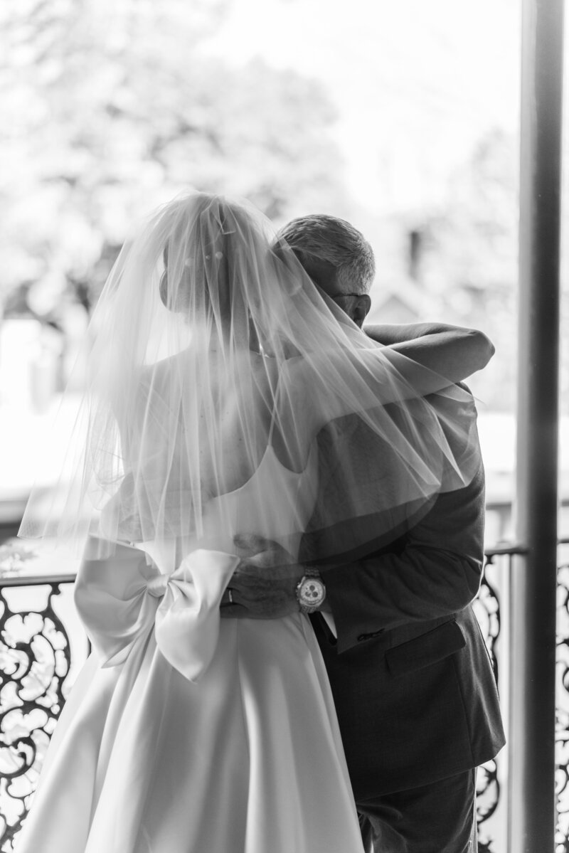 sarah-elizabeth-studio-ohio-wedding-photographer-the-landing-cummins-wedding-friday-first-look-dad-9
