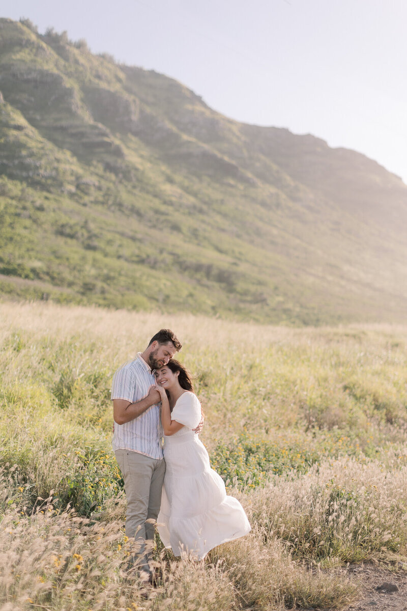 Couple holds hands and gets engaged in Hawaii