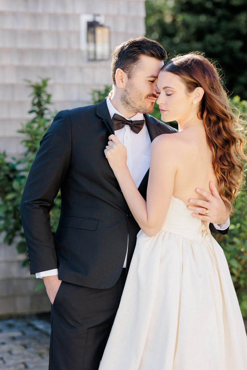 Chic outdoor wedding near Philadelphia at Curtis Arboretum.