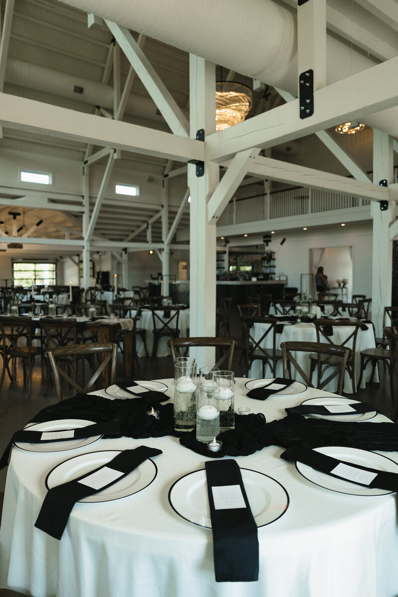 Indiana_Michigan_Wedding Planner_Zionsville_The Sixpence_Estate_Barn_Wedding Decor_Reception_Farm House Style
